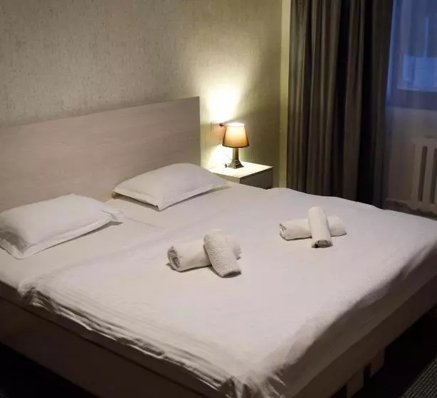 هتل Continent Halal