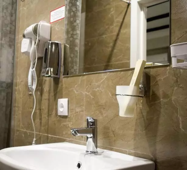 هتل Continent Halal