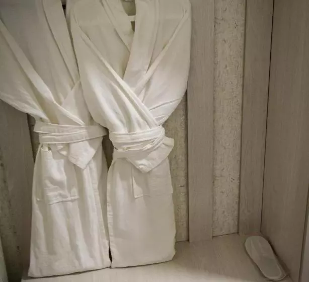 هتل Continent Halal