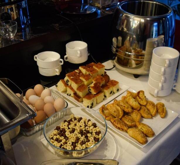 هتل Continent Halal