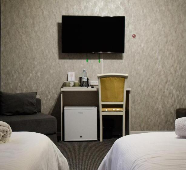 هتل Continent Halal