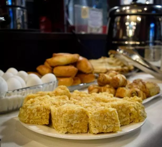 هتل Continent Halal