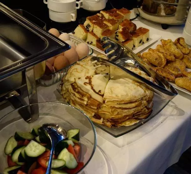 هتل Continent Halal