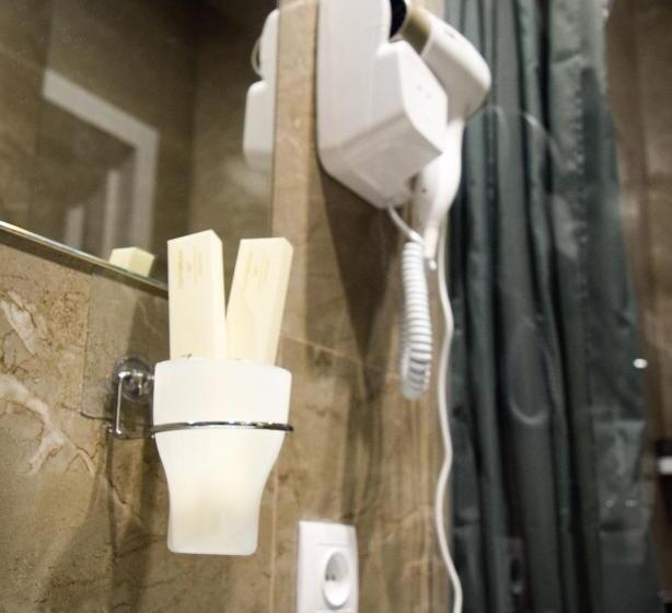 هتل Continent Halal