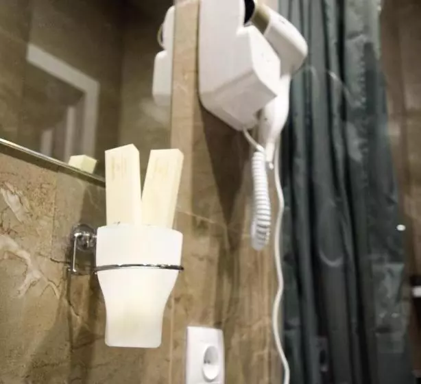 هتل Continent Halal