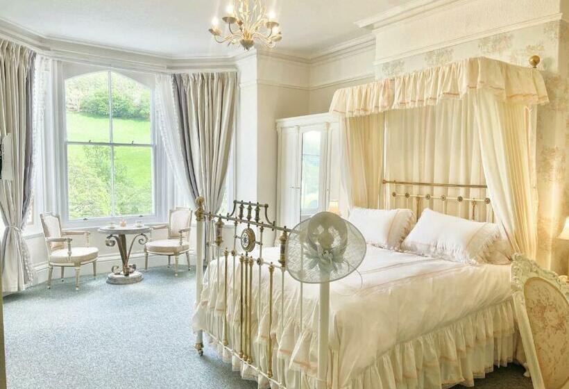 Отель The Buckley Arms