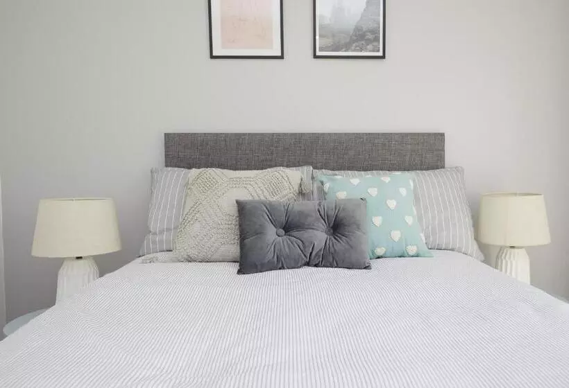 Royal Derby Hospital 3 Bed Town House