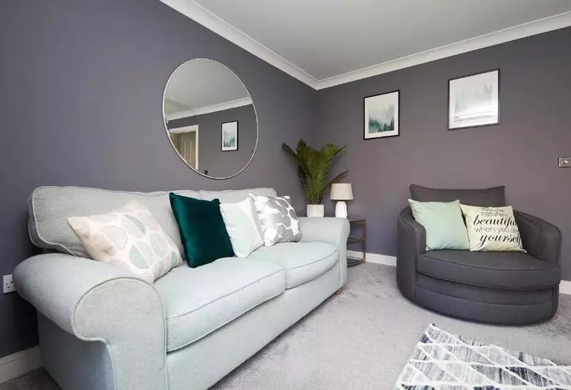 Royal Derby Hospital 3 Bed Town House