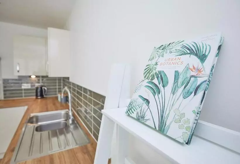 Royal Derby Hospital 3 Bed Town House