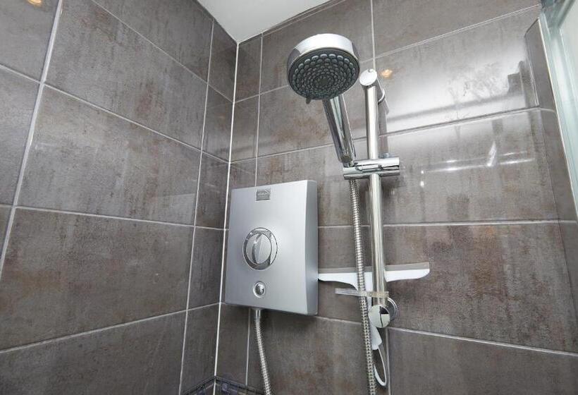 Royal Derby Hospital 3 Bed Town House