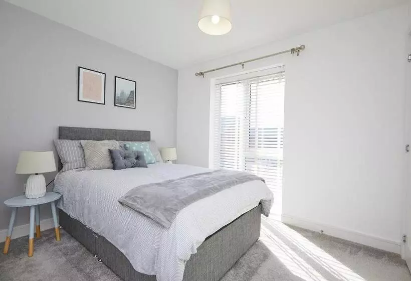 Royal Derby Hospital 3 Bed Town House