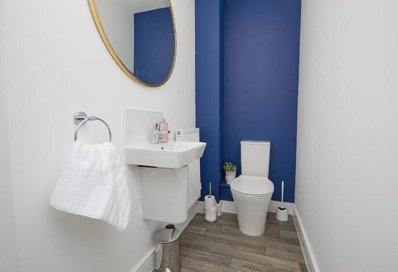 Royal Derby Hospital 3 Bed Town House