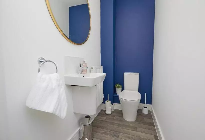 Royal Derby Hospital 3 Bed Town House