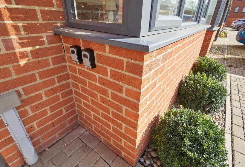 Royal Derby Hospital 3 Bed Town House