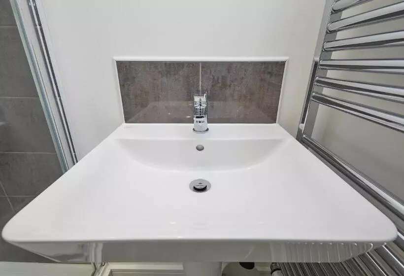 Royal Derby Hospital 3 Bed Town House