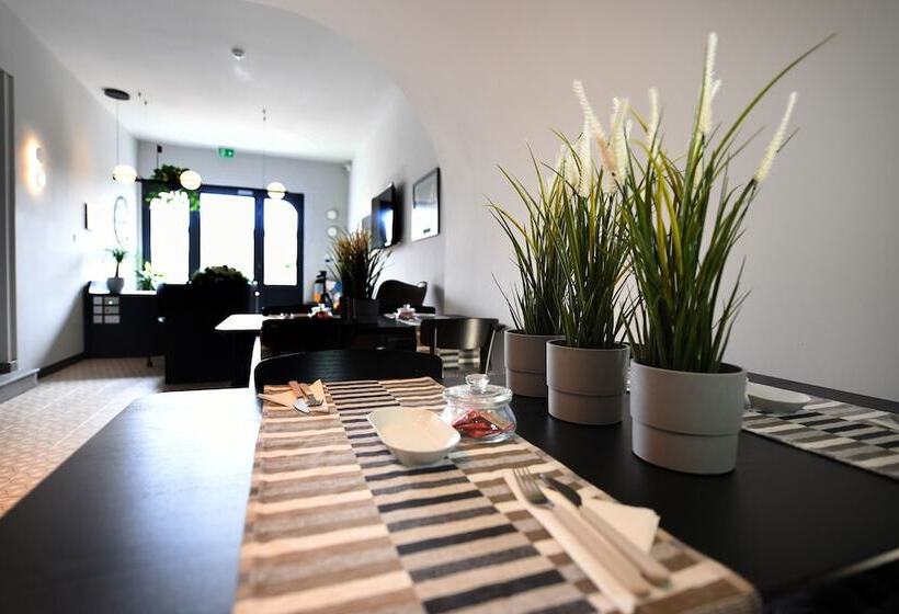 تختخواب و صبحانه Victoria By Petit Chic