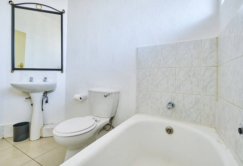 Hotel Inn & Out Sandton Park