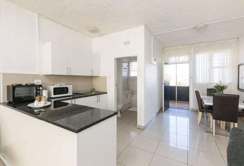 Hotel Inn & Out Sandton Park