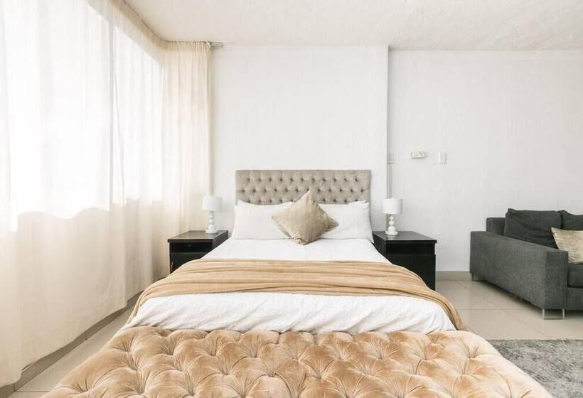 Hotel Inn & Out Sandton Park