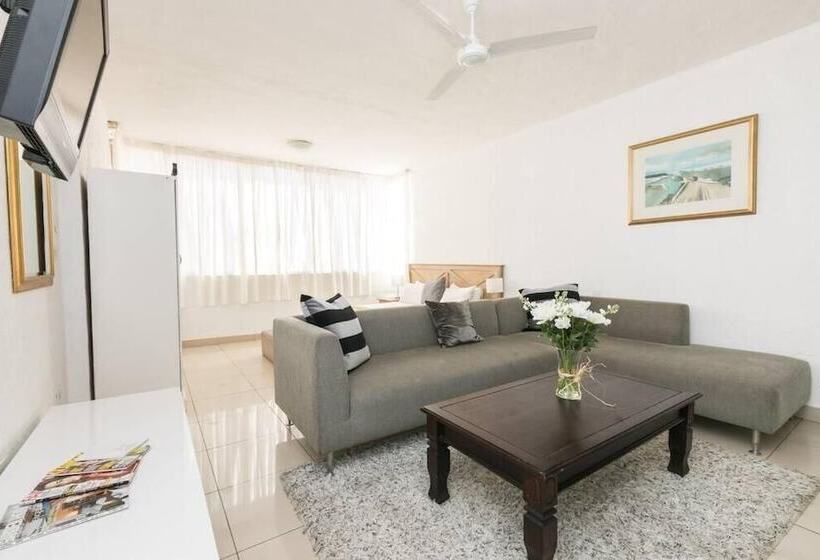 Hotel Inn & Out Sandton Park