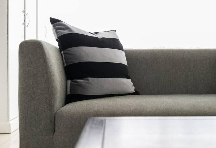 Hotel Inn & Out Sandton Park