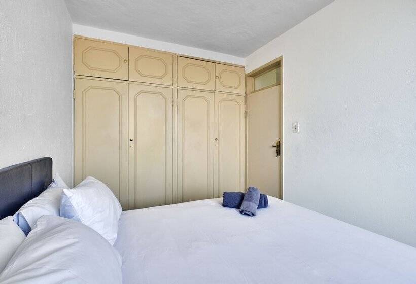 Hotel Inn & Out Sandton Park