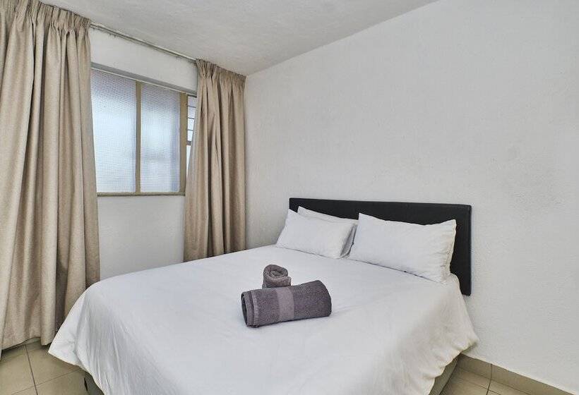 Hotel Inn & Out Sandton Park