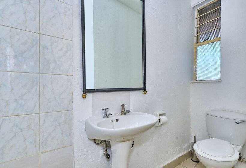 Hotel Inn & Out Sandton Park