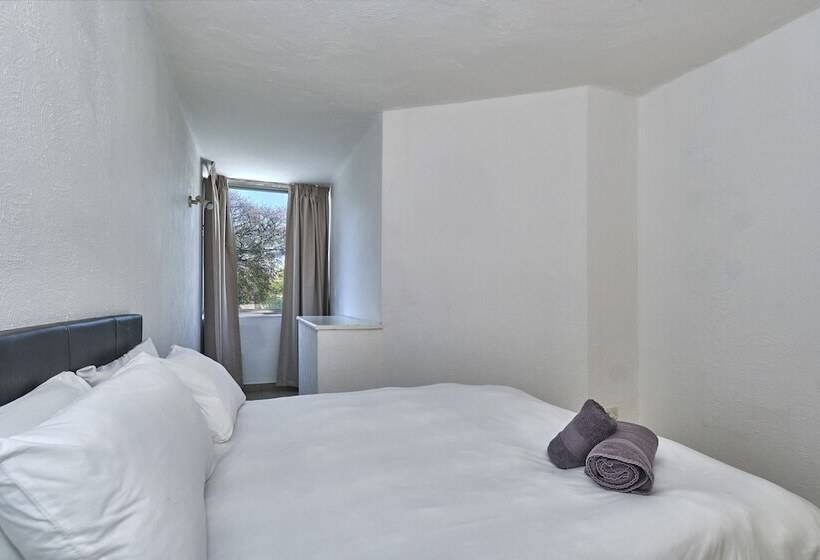 Hotel Inn & Out Sandton Park