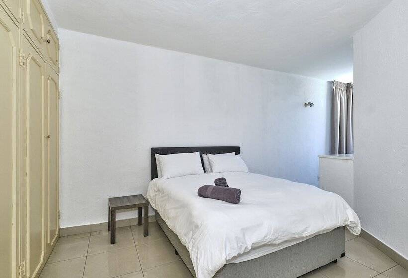 Hotel Inn & Out Sandton Park