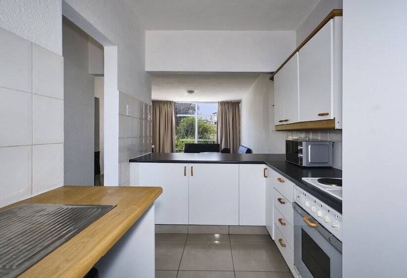 Hotel Inn & Out Sandton Park