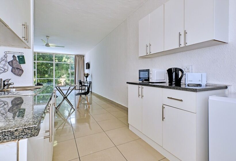 Hotel Inn & Out Sandton Park