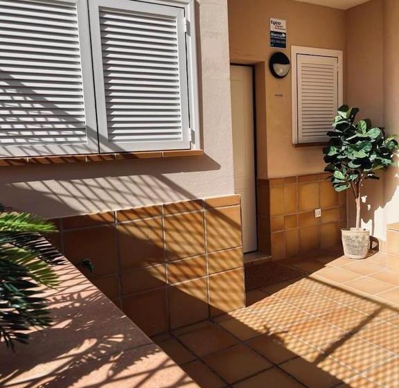 Modern Bright And Welcoming Ocean View Apartment