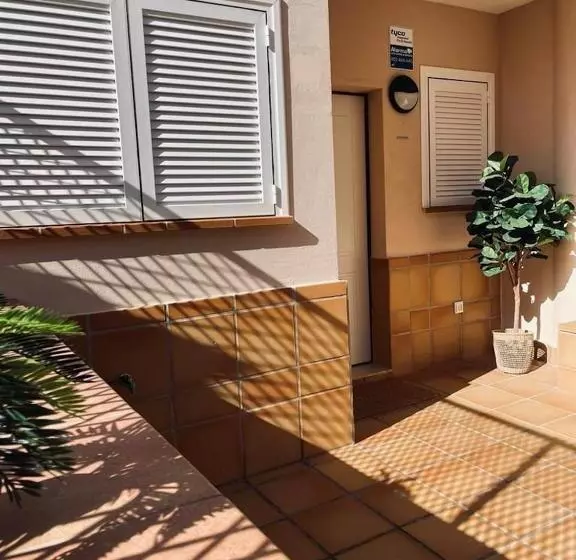 Modern Bright And Welcoming Ocean View Apartment