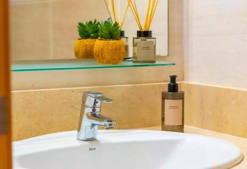 Modern Bright And Welcoming Ocean View Apartment