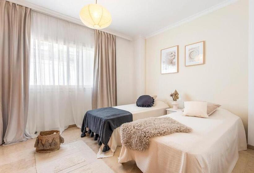 Modern Bright And Welcoming Ocean View Apartment