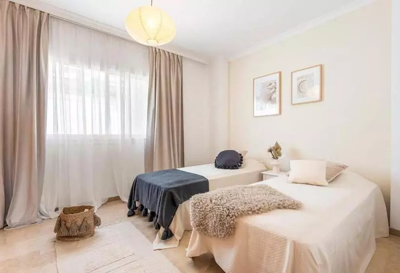 Modern Bright And Welcoming Ocean View Apartment