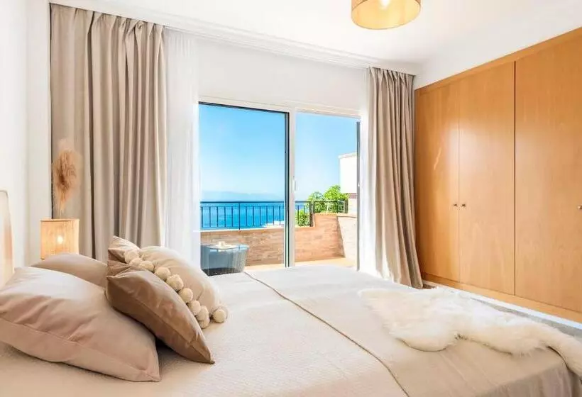 Modern Bright And Welcoming Ocean View Apartment