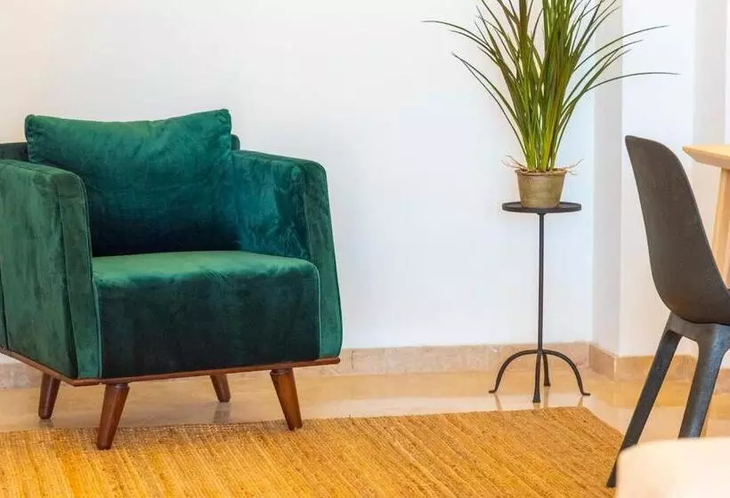 Modern Bright And Welcoming Ocean View Apartment