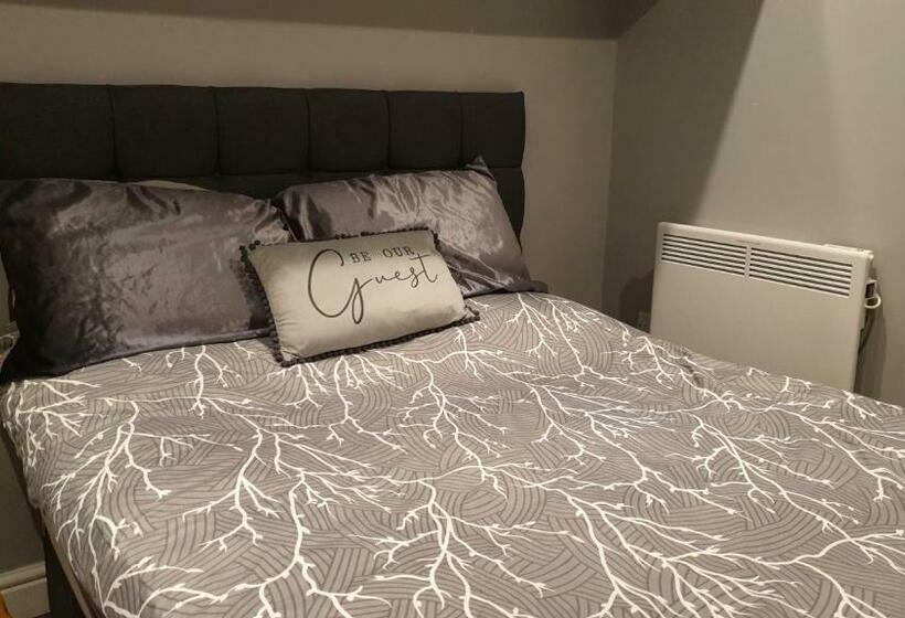 膳宿费 Bracknell Small Studio