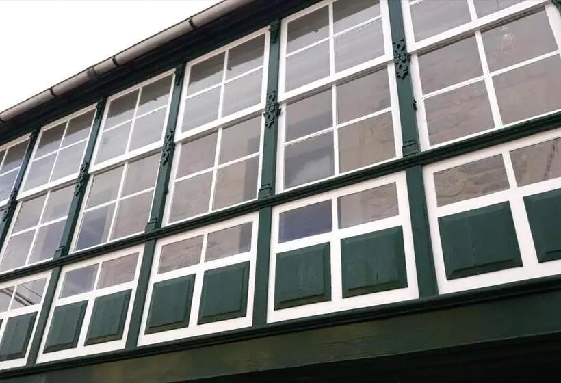 Piso Céntrico Amplio, Luminoso, En Casa De Piedra