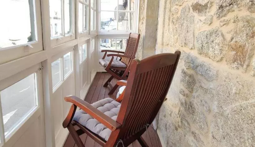 Piso Céntrico Amplio, Luminoso, En Casa De Piedra