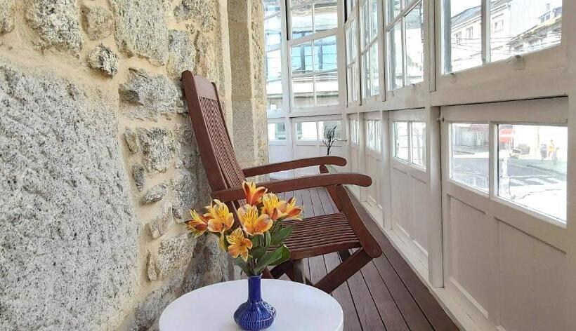 Piso Céntrico Amplio, Luminoso, En Casa De Piedra