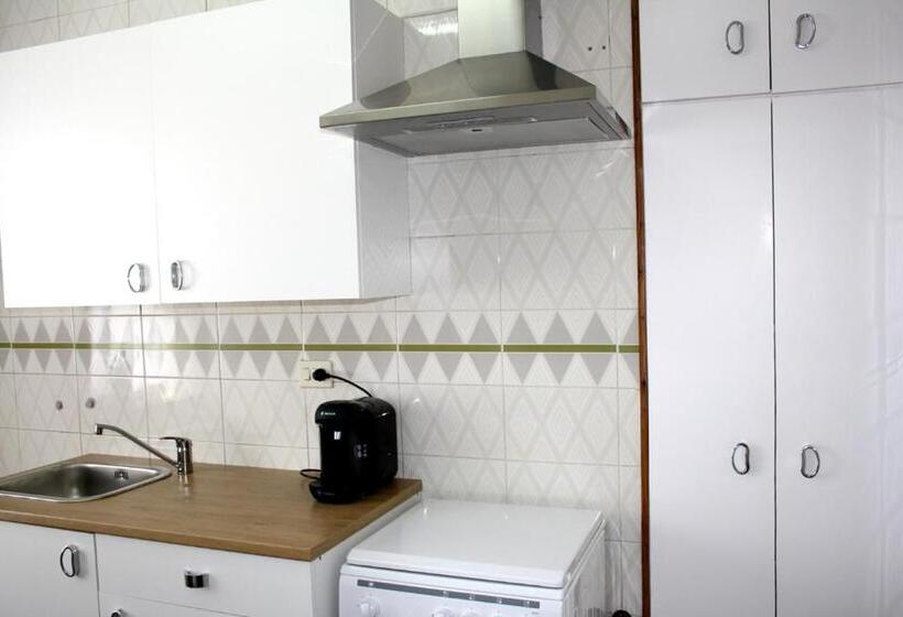 Piso Céntrico Amplio, Luminoso, En Casa De Piedra