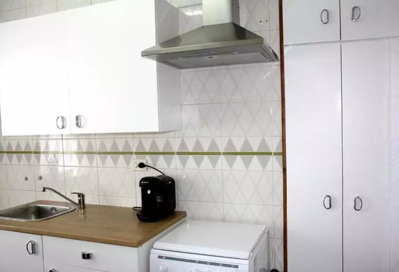 Piso Céntrico Amplio, Luminoso, En Casa De Piedra