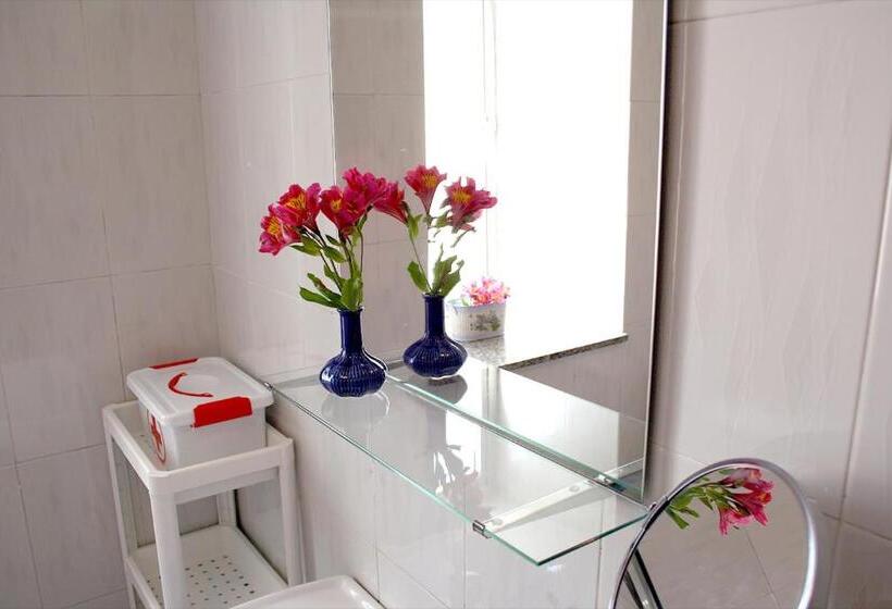 Piso Céntrico Amplio, Luminoso, En Casa De Piedra