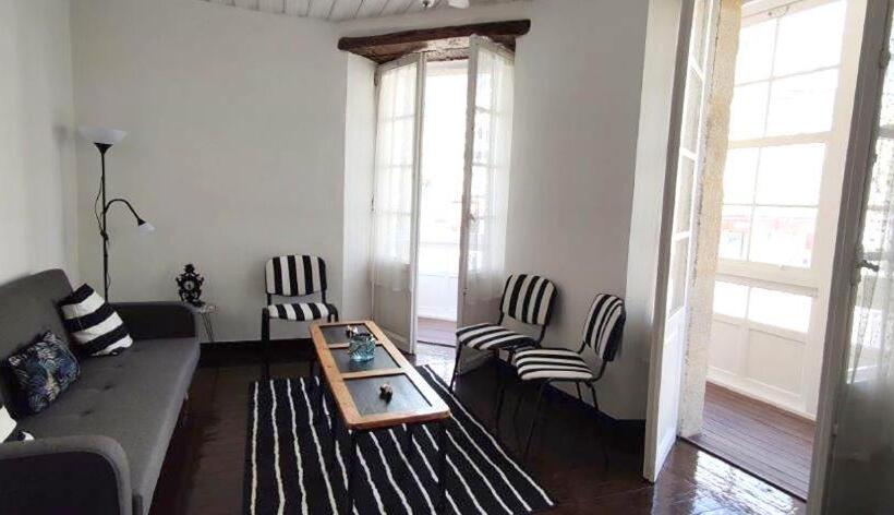 Piso Céntrico Amplio, Luminoso, En Casa De Piedra