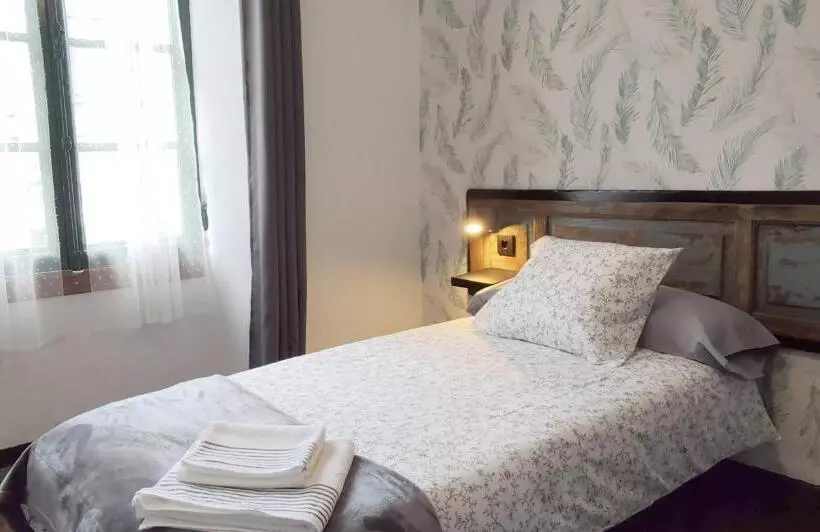 Piso Céntrico Amplio, Luminoso, En Casa De Piedra