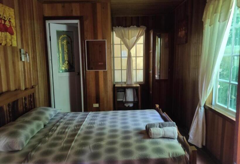 Auberge Hôtelière Bastimentos Hill Guest House