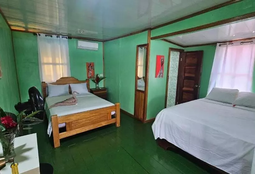 هاستل Bastimentos Hill Guest House